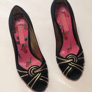 Betsey Johnson Gold and Black Twisted Heels